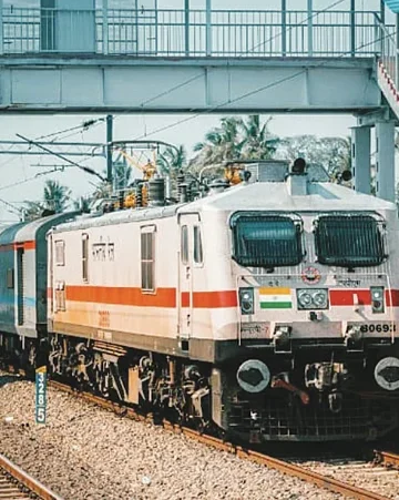 Northern Rly officials, fruit traders discuss roadmap to strengthen transportation from Kmr