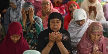 Elderly devotees lead spiritual fervour at Khanqah-e-Moula Urs