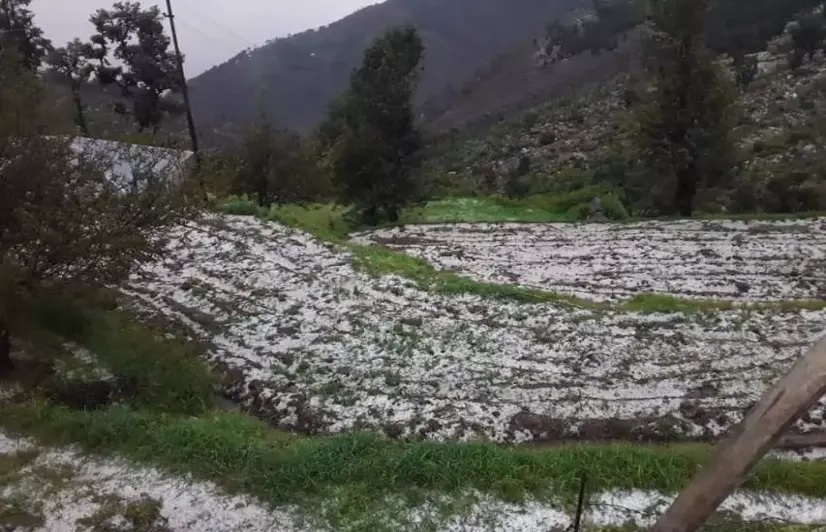 Valley’s high altitudes receive snowfall; hailstorm batters plains