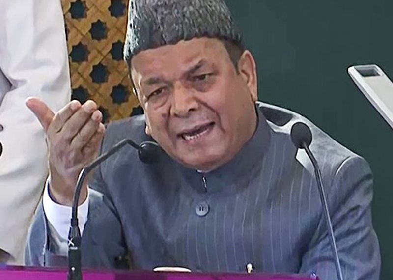 Speaker gets rousing welcome on Assembly Secretariat reopening
