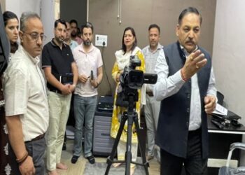 Commissioner Secretary School Education visits Vidya Samiksha Kendra Jammu, reviews functioning