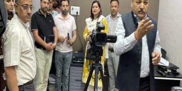 Commissioner Secretary School Education visits Vidya Samiksha Kendra Jammu, reviews functioning