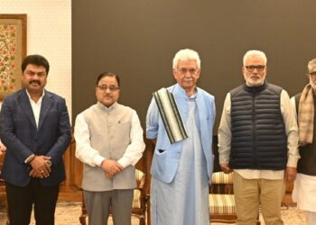 The Parliamentary Standing Committee on Home Affairs headed by Dr Radha Mohan Das Agrawal called on Lieutenant Governor Manoj Sinha at Lok Bhavan on Wednesday
