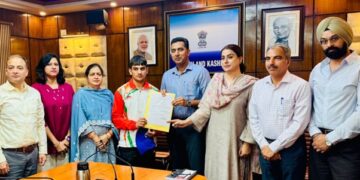 Dr. Shahid Iqbal felicitates Asian Boxing Champion Mohammad Yaseer