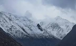 Kashmir upper reaches receive fresh snowfall, rains lash plains