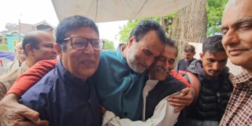 === Wandd Cxali Sheen Gali, Bie E Bahaar ===  Baramulla temple reopens after 36 years, sees revival of pre-1989 religious gathering