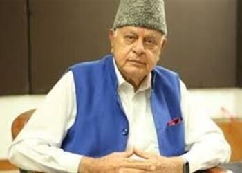 Dr Farooq urges prompt measures on Hajj pilgrims’ luggage issue