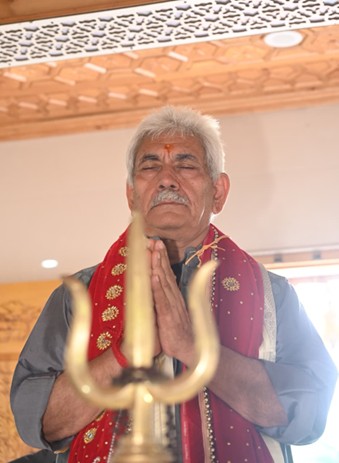 Somnath rose in splendor after every aggressor’s atrocity: LG Sinha