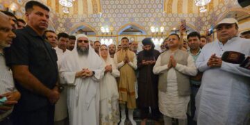 Defence MoS Seth Visits Hazratbal Shrine