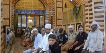 Devotees throng Hazratbal on Usman Gani (RA) Martyrdom anniversary