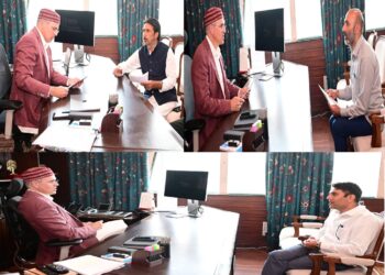 CM discusses dev issues with legislators