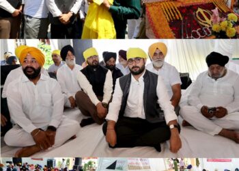 DC Srinagar visits Gurdwara Shaheed Bunga at Barzulla Baghat on Martyrs’ Day of Guru Arjun Dev Ji