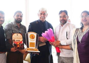 Delegation calls on LG Sinha