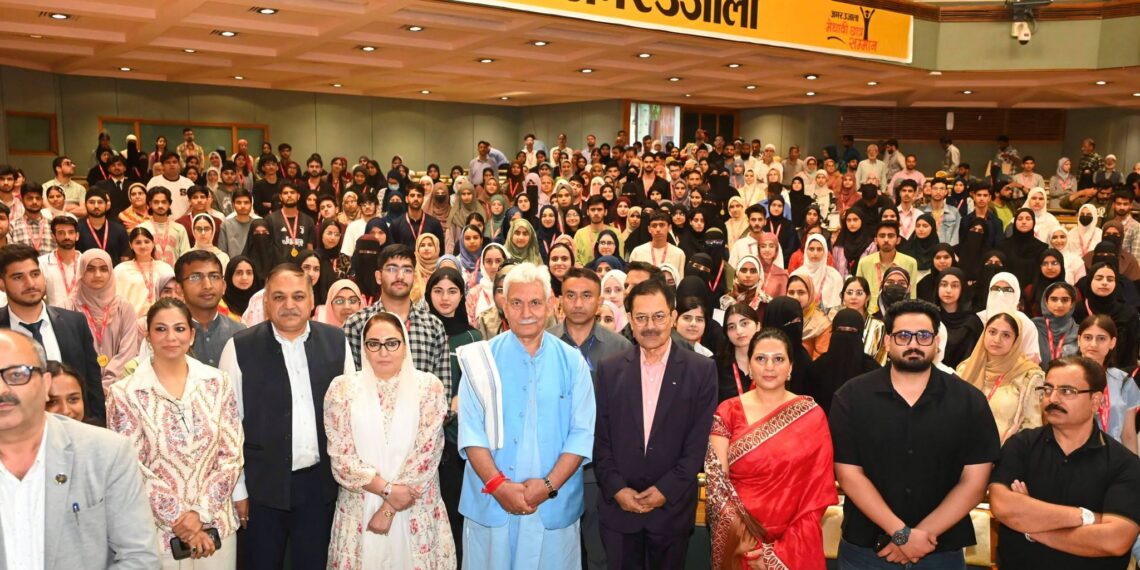 === Amar Ujala Medhavi Chhatra Samman Samaroh === Carry your brilliance with humility: LG Sinha to students