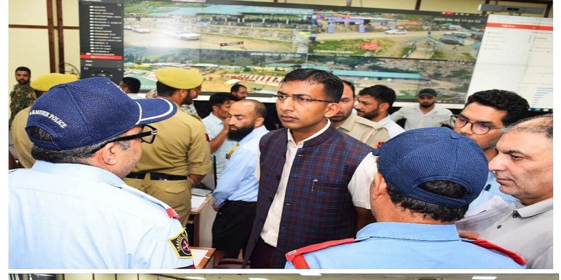 Div Com inspects functioning of ICCC Srinagar