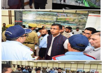 Div Com inspects functioning of ICCC Srinagar