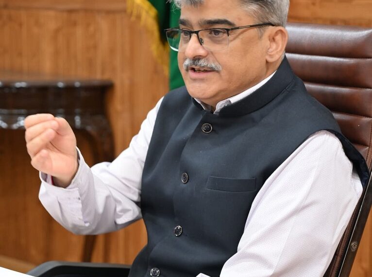 CS reviews rehabilitation measures taken for migrant populations in J&K