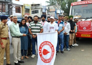 DC Kathua flags off blood collection, transport van for Basohli, Bani subdivisions