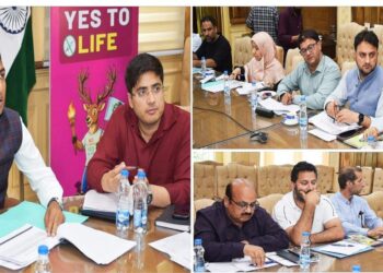 Div Com Kashmir reviews SMRDA Projects, stresses timely completion of all projects