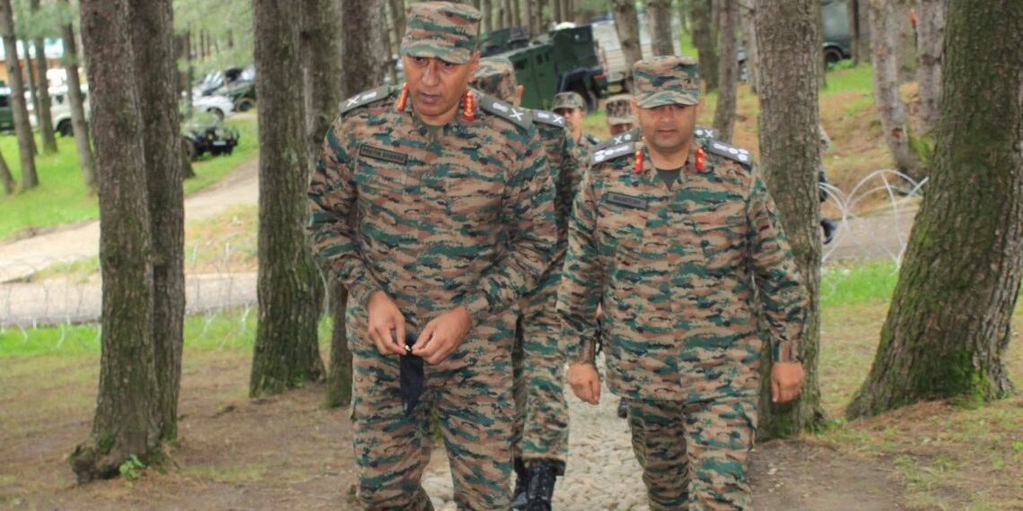Northern Army Commander reviews security along Yatra route
