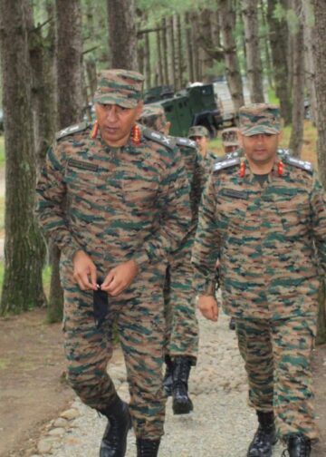 Northern Army Commander reviews security along Yatra route