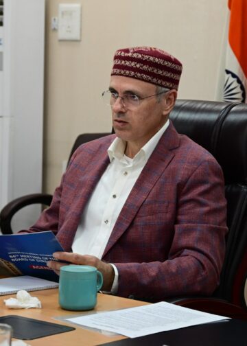 Focus on large-scale housing projects, improve parking facilities: CM Omar