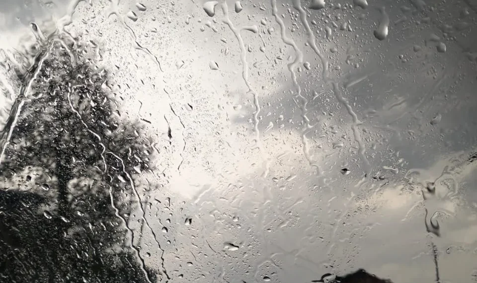 === Rain, hailstorm lash J&K parts === MeT warns of flash floods, mudslides