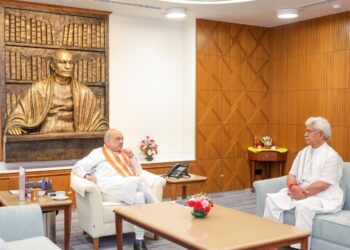 LG Sinha calls on Home Minister in New Delhi  