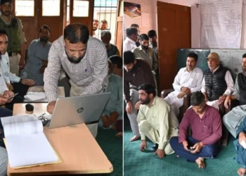 DC Kulgam visits Zaipora, Devsar to oversee public reading of digitized Jamabandi