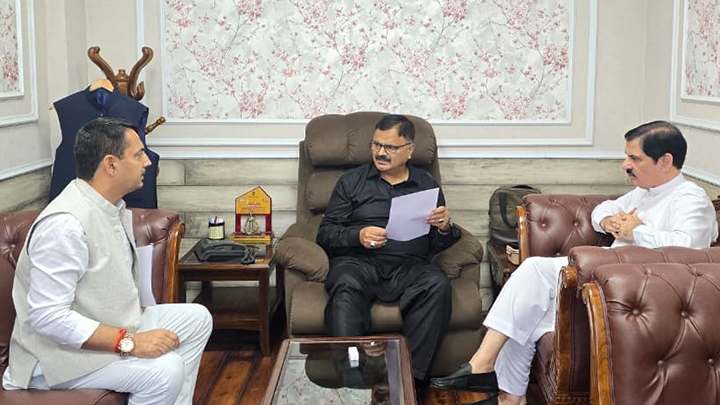 Govt committed to preservation of Kashmir’s houseboat heritage: Javed Rana