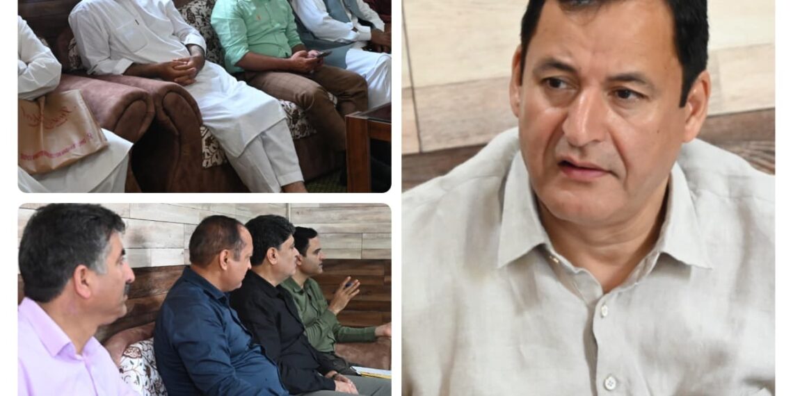 Javid Dar reviews functioning of Mandis, Kissan Ghars within, outside J&K