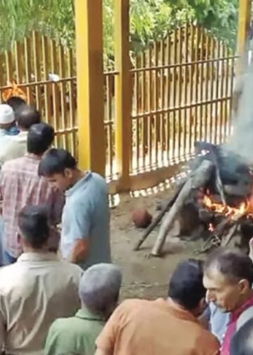 Muslims help perform last rites of Kashmiri Pandit elder in Pulwama