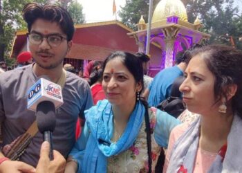 ‘This is Kashmir our mother told us about’: Two sisters break down at Tulmulla