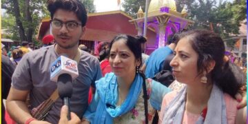 ‘This is Kashmir our mother told us about’: Two sisters break down at Tulmulla