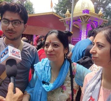 ‘This is Kashmir our mother told us about’: Two sisters break down at Tulmulla