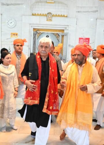 LG pays obeisance at Shri Gauri Shankar Mandir in Kishtwar