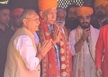 LG Sinha prays for peace, prosperity, well-being of all