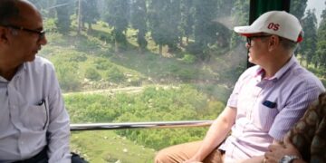 Gulmarg Gondola resumes; CM says passenger safety was priority