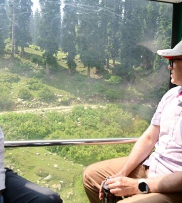Gulmarg Gondola resumes; CM says passenger safety was priority