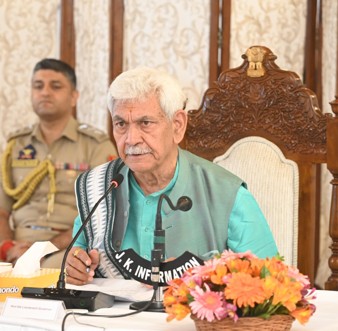 Ensure timely completion of Amarnath Yatra arrangements: LG Sinha directs depts