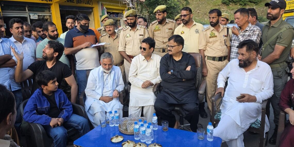 Govt stands firmly with fire-hit families: Rana