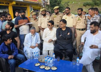 Govt stands firmly with fire-hit families: Rana