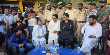 Govt stands firmly with fire-hit families: Rana