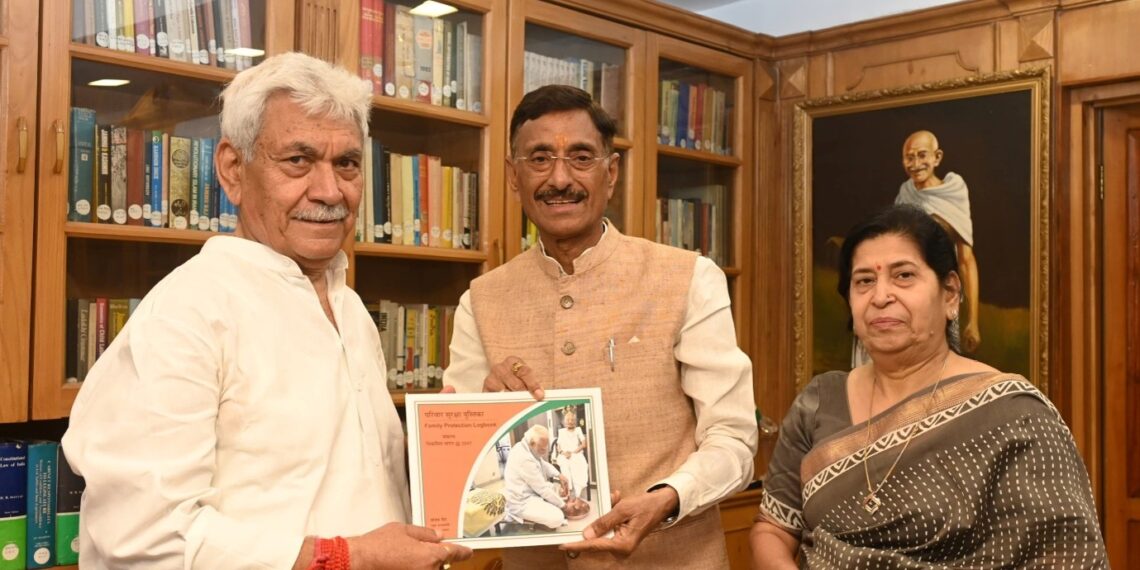 MoS Defence, J&K Hoteliers Club delegation call on LG Sinha