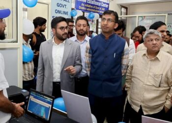 Div Com Kashmir inaugurates Centre of Excellence for e-Governance at RTO Office