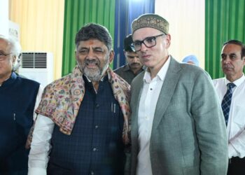 Omar for stronger J&K-Karnataka cooperation