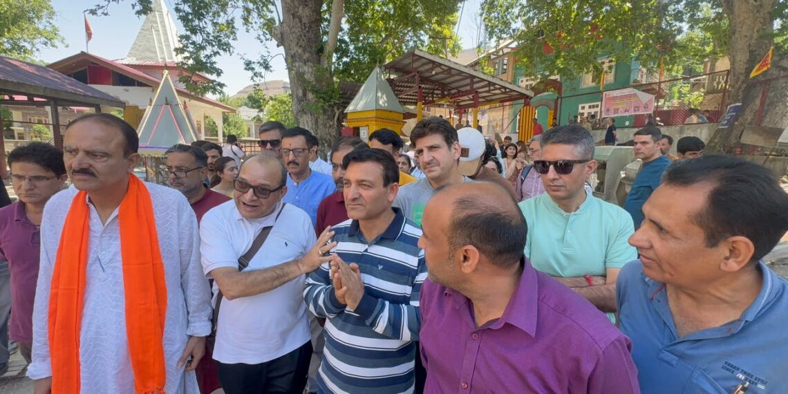 Overseas Kashmiri Pandits return after 36 years under Pragaash Heritage Tour