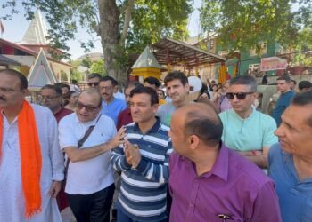 Overseas Kashmiri Pandits return after 36 years under Pragaash Heritage Tour