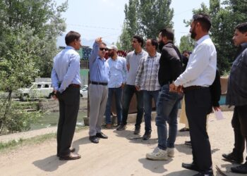 VC LCMA reviews Dal Lake conservation works, inspects Muharram arrangements
