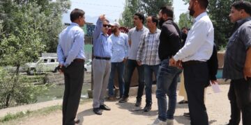 VC LCMA reviews Dal Lake conservation works, inspects Muharram arrangements